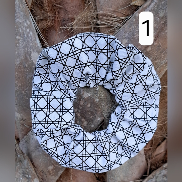 ONE Hand Crafted Cotton Scrunchie Collection #20 White Black Dots Plaid - Picture 3 of 13